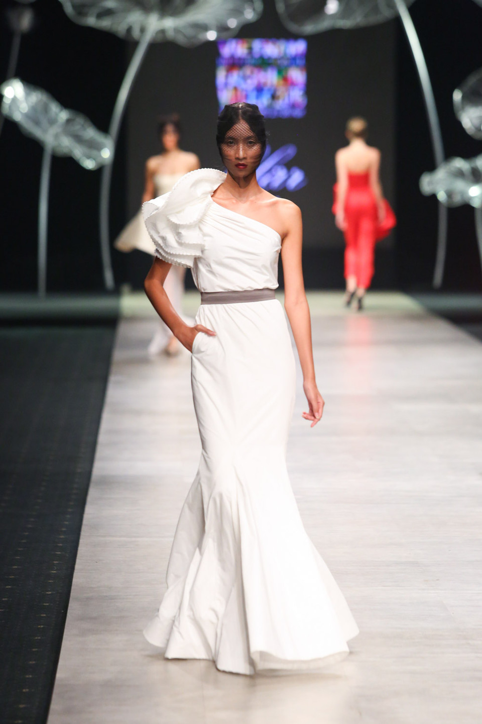 Qua năm tháng, từ nguyện vọng của người hâm mộ muốn được mặc những chiếc váy cưới lộng lẫy do Thim thiết kế, anh đã quyết định phát triển thương hiệu Klar Lov chuyên về váy cưới và váy dạ hội cao cấp.