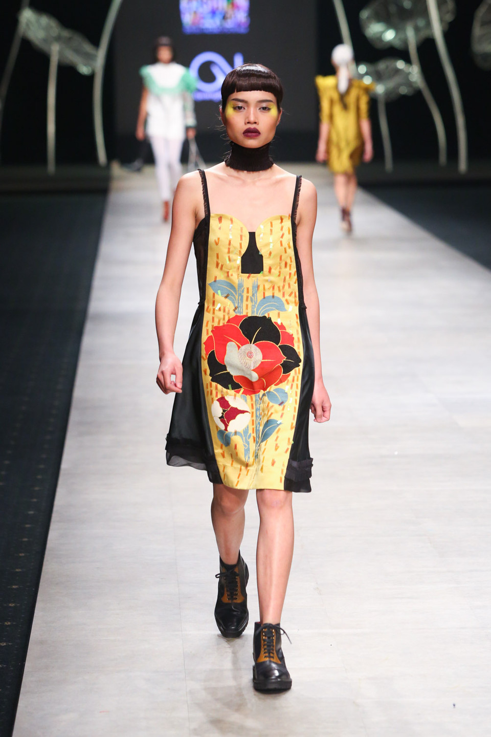 Hình tượng những cô gái trong thiết kế của Quang Nhật dung hòa giữa cá tính mạnh mẽ, độc lập nhưng không kém phần nữ tính dịu dàng.