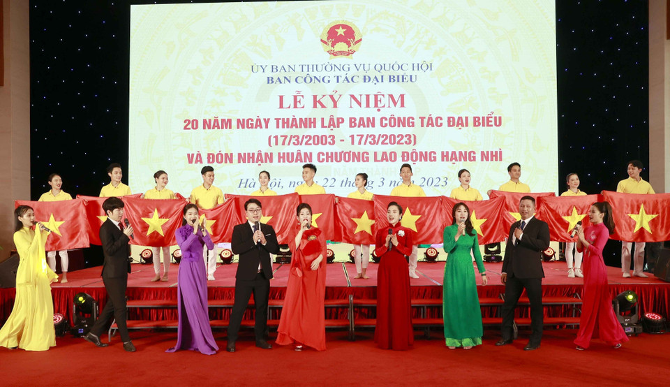 Tiết mục văn nghệ chào mừng lễ kỷ niệm. (Ảnh: Doãn Tấn/TTXVN)