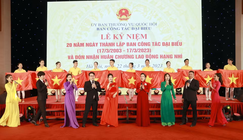 Tiết mục văn nghệ chào mừng lễ kỷ niệm. (Ảnh: Doãn Tấn/TTXVN)