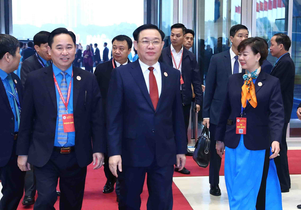 Chủ tịch Quốc hội Vương Đình Huệ đến dự Phiên trọng thể Đại hội XIII Công đoàn Việt Nam. (Ảnh: Minh Đức/TTXVN)