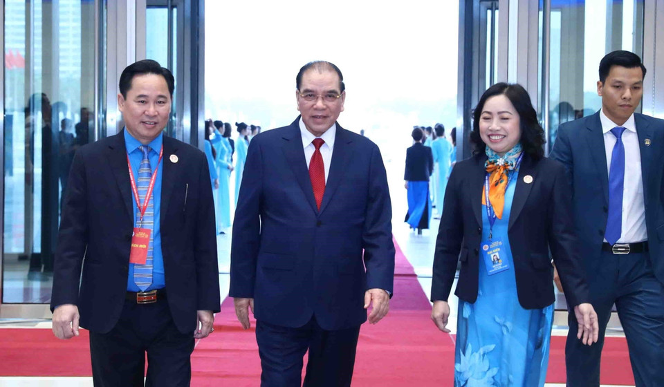 Nguyên Tổng Bí thư Nông Đức Mạnh đến dự Phiên trọng thể Đại hội XIII Công đoàn Việt Nam. (Ảnh: Minh Đức/TTXVN)