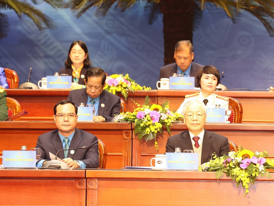 Tổng Bí thư Nguyễn Phú Trọng tham gia Đoàn Chủ tịch Đại hội XIII Công đoàn Việt Nam. (Ảnh: Trí Dũng/TTXVN)