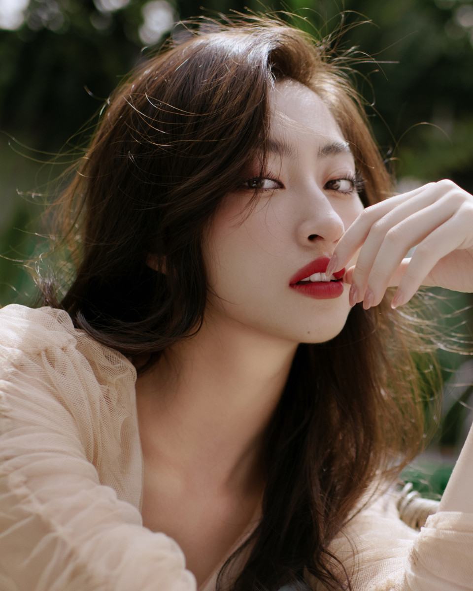 Nàng hậu biến hóa đa dạng qua từng thiết kế từ nhẹ nhàng bay bổng đến quyến rũ. (Ảnh: PV/Vietnam+)