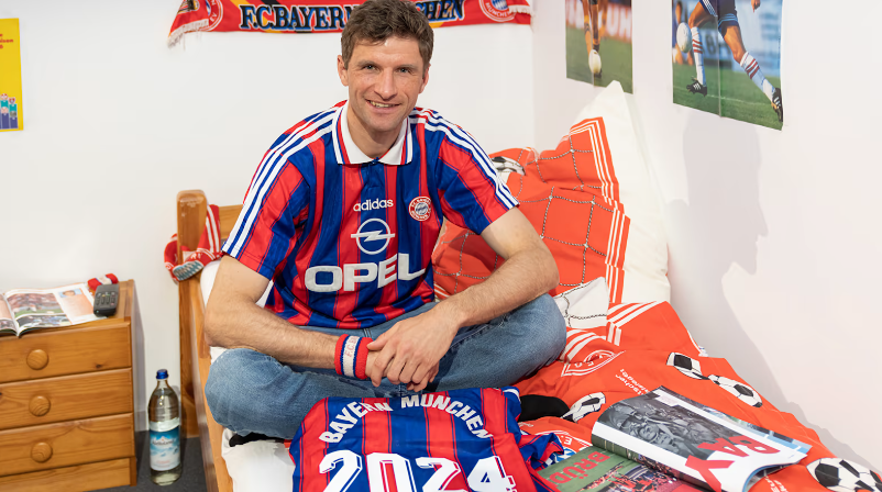 Lần gia hạn hợp đồng trước đó của Müller vào tháng 5 năm 2022 đã chứng kiến ​​anh trở lại phòng ngủ thời thơ ấu của mình. (Nguồn: FCB)