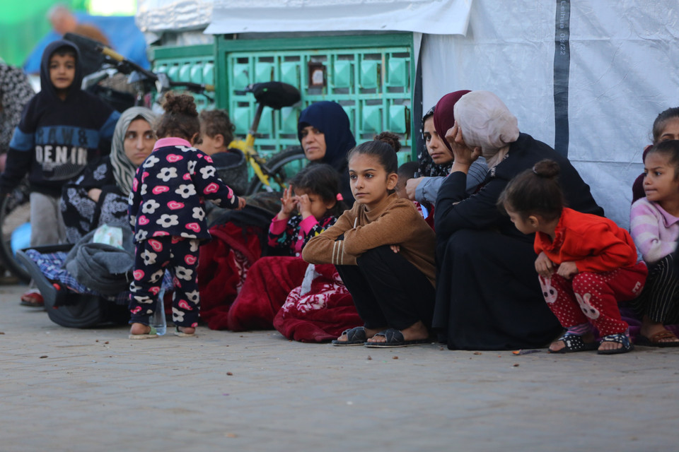 Người dân bị mất nhà cửa do xung đột tại Deir el-Balah, Dải Gaza, ngày 3/12/2023. (Ảnh: THX/TTXVN)