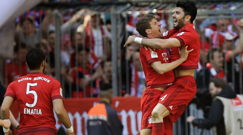 Müller có rất nhiều lý do để ăn mừng trong mùa giải 2015/16 khi anh tận hưởng mùa giải ghi bàn tốt nhất ở Bundesliga sau khi ghi bàn thứ 20 trong trận hòa 1-1 với Borussia Mönchenladbach. (Nguồn: FCB)