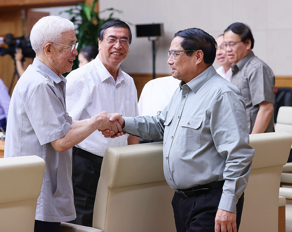 Thủ tướng Phạm Minh Chính với các đại biểu. (Ảnh: Dương Giang/TTXVN)