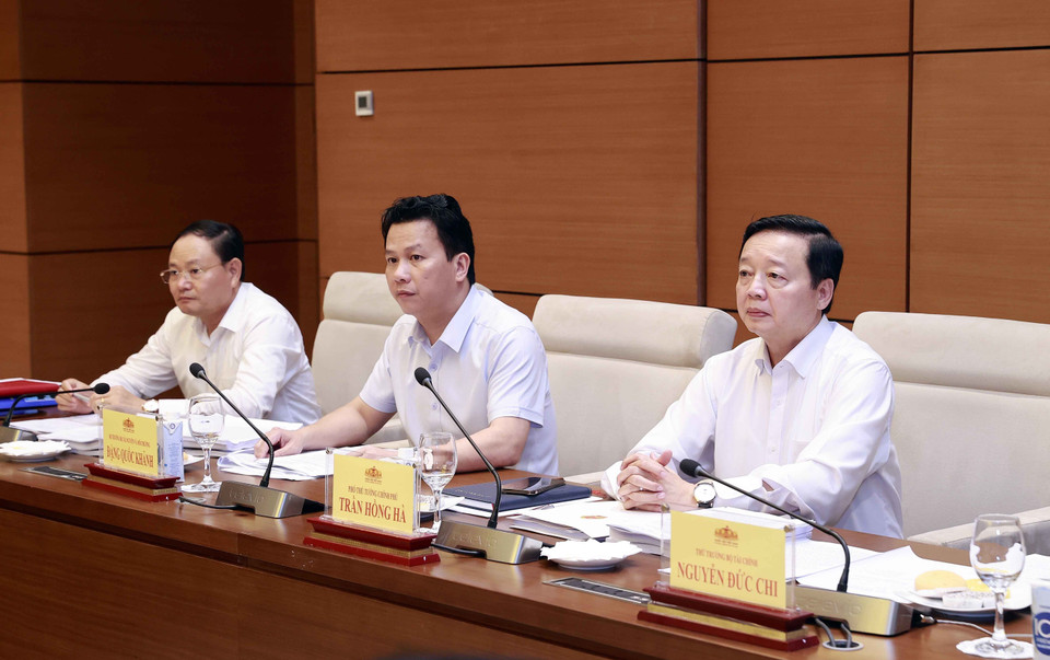 Phó Thủ tướng Trần Hồng Hà và đại biểu dự cuộc làm việc. (Ảnh: Doãn Tấn/TTXVN)