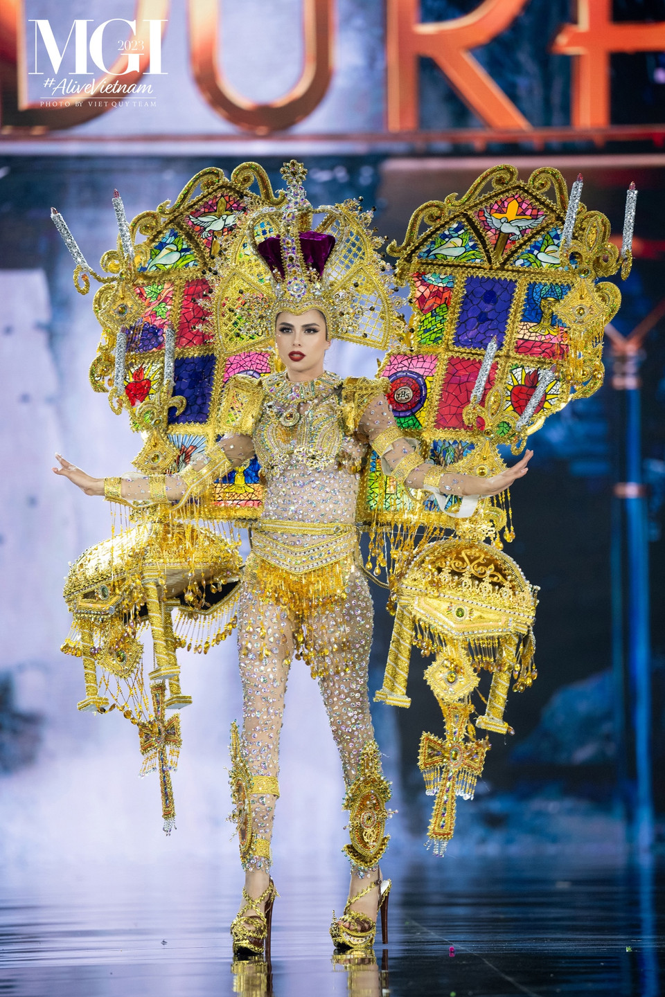 Trước khi bước vào lịch trình chính tại Thành phố Hồ Chí Minh, hơn 70 thí sinh có cơ hội trải nghiệm tinh hoa ẩm thực, văn hóa vùng miền cũng như các điểm đến đặc sắc trải dài từ Thủ đô Hà Nội đến miền Trung. (Ảnh: BTC/Vietnam+)