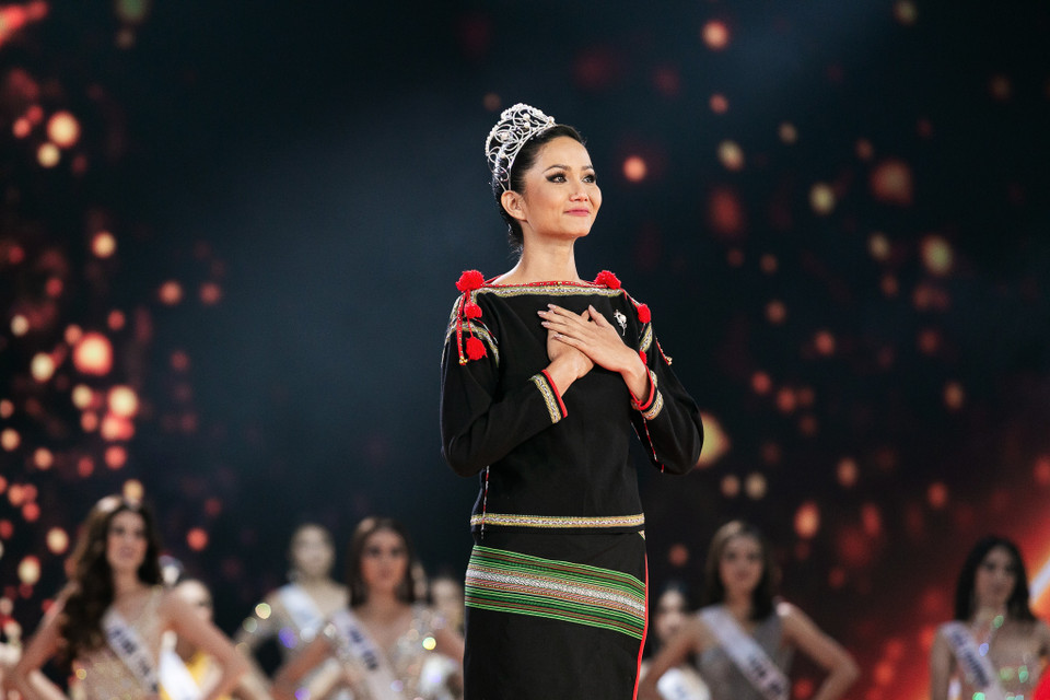 'Con muốn truyền năng lượng tích cực này đến các cô gái khác, để dù bạn là ai, đến từ đâu, dân tộc nào, bạn sinh ra trong hoàn cảnh như thế nào, hãy dám ước mơ, dám theo đuổi sống cho chính mình, và cho cộng đồng.' (Ảnh: Sang Đào/Vietnam+)