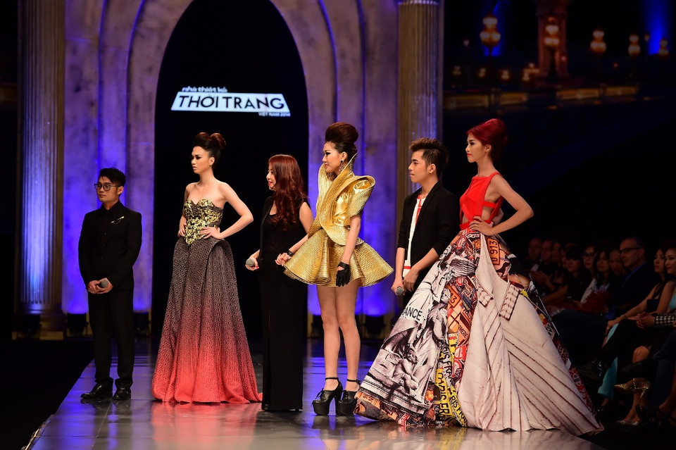 Tốp 3 nhà thiết kế đêm chung kết cùng các thiết kế đẹp nhất của mình. (Ảnh: BTC)