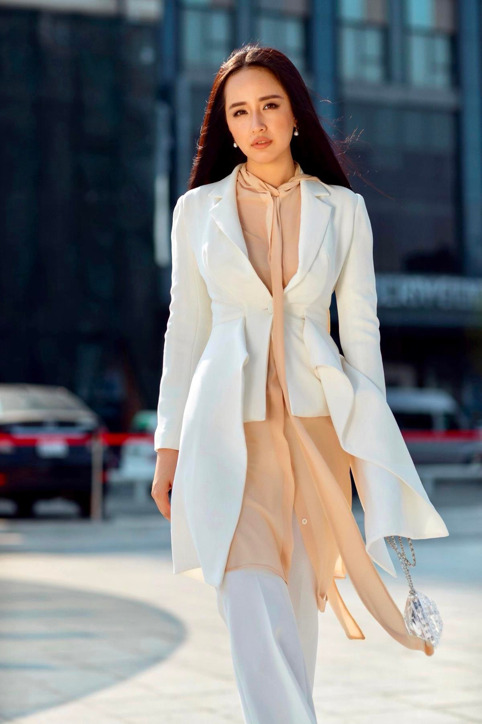 Ngoài các hoạt động từ thiện - xã hội, Mai Phương Thúy cũng là Hoa hậu được đánh giá năng động và nhiệt huyết thử sức trong nhiều lĩnh vực nghệ thuật như: thời trang, điện ảnh, cũng như vai trò làm giám khảo cho các cuộc thi sắc đẹp. (Ảnh: Chanh Nguyễn)