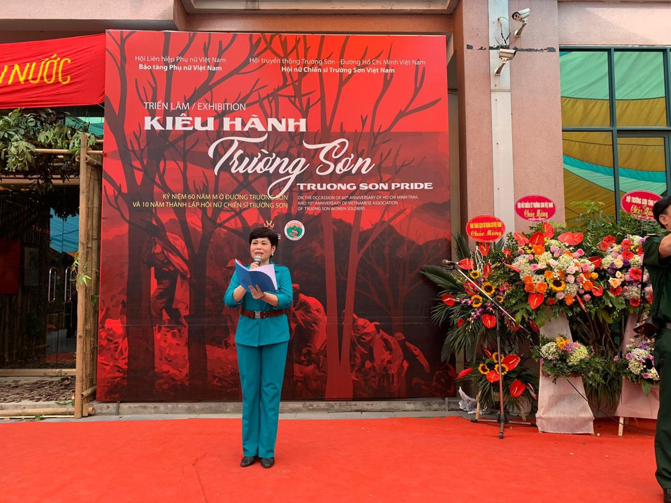 Triển lãm 'Kiêu hãnh Trường Sơn' đã khai mạc sáng nay tại Bảo tàng Phụ nữ Hà Nội, quy tụ hàng nghìn hình ảnh, hiện vật lịch sử, và những câu chuyện cảm động của những cô gái trên truyến đường Trường Sơn năm nào. (Ảnh: Xuân Mai/Vietnam+)