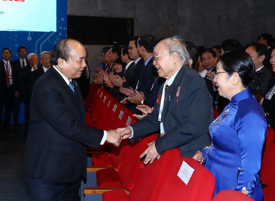 Thủ tướng Nguyễn Xuân Phúc với các đại biểu tại Đại hội. (Ảnh: Thống Nhất/TTXVN)