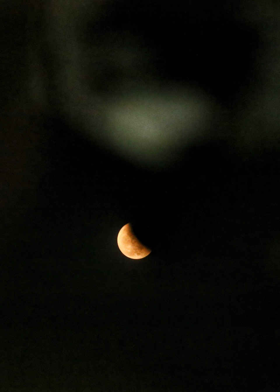 Đây là nguyệt thực lần thứ 2 và cũng là lần cuối cùng trong năm 2022. (Ảnh: Tuấn Đức/TTXVN)