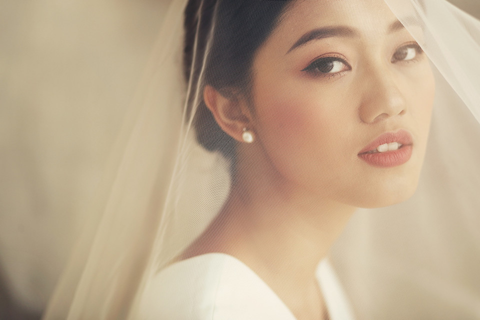 Ngoài hình ảnh chính thức đã công bố, bộ ảnh cô dâu lần này như món quà cám ơn mà Á hậu Thanh Tú gửi đến người hâm mộ đã luôn dõi theo và chúc phúc cho hạnh phúc mới của cô.(Ảnh: May)