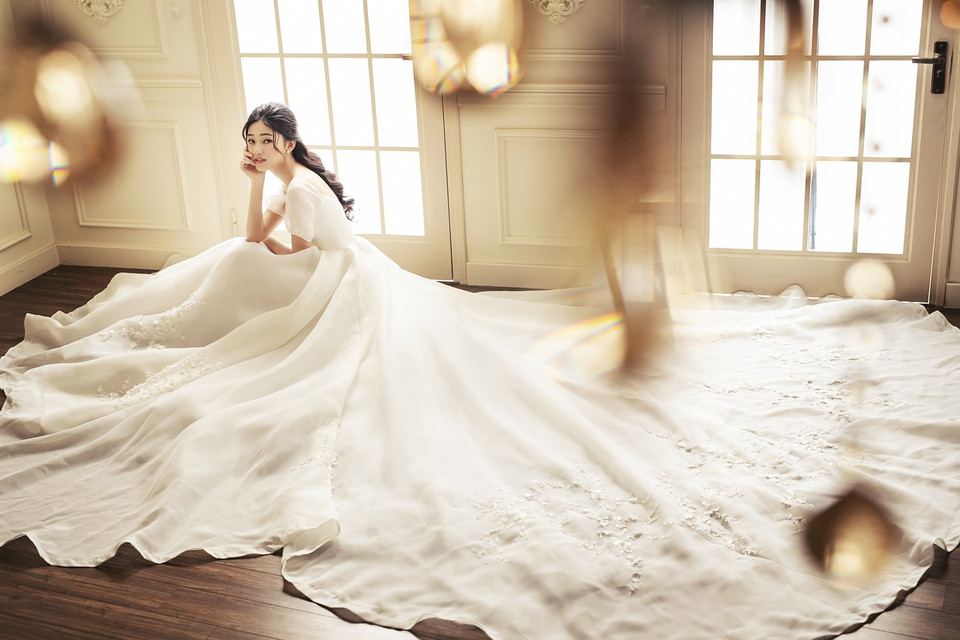 Tuy nhiên, lý do thực sự cuối cùng đã được chính thức công bố khi khán giả chứng kiến đám cưới của người đẹp.(Ảnh: May)