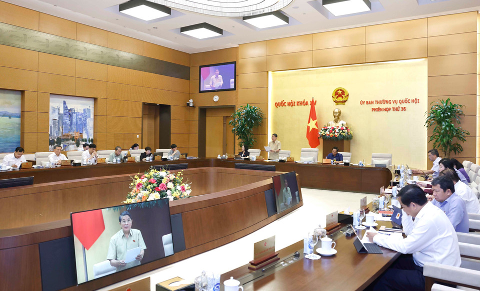 Phó Chủ tịch Quốc hội Nguyễn Đức Hải điều hành phiên họp. (Ảnh: Doãn Tấn/TTXVN)