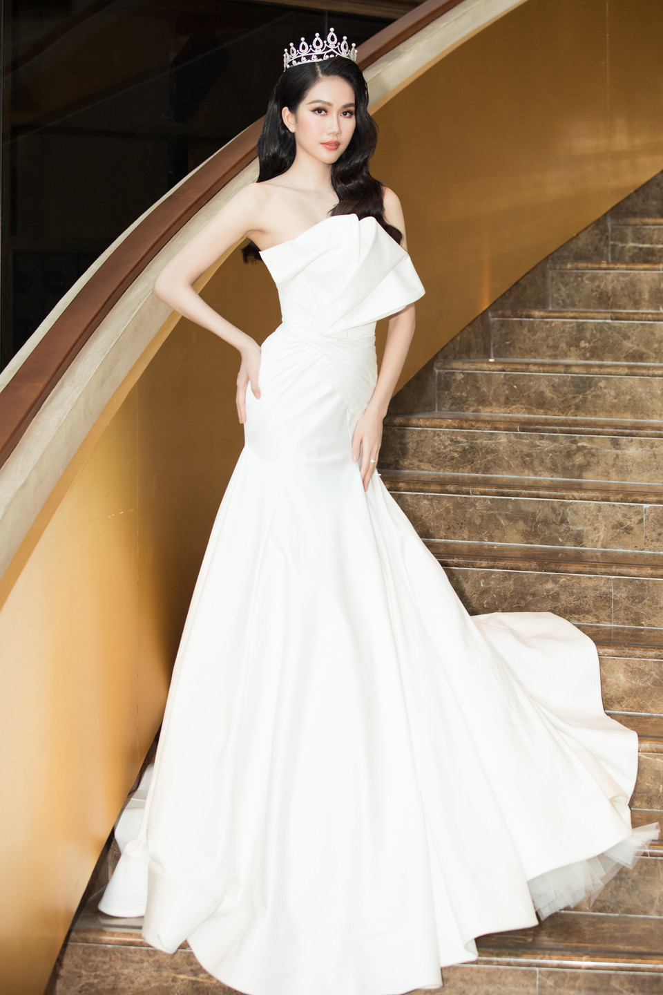 Không chỉ xinh đẹp, Phương Anh còn sở hữu bảng thành tích học tập 'khủng' cùng khả năng ngoại ngữ đáng ngưỡng mộ khi thông thạo cả tiếng Anh và Pháp. Mới đây, cô nàng cũng đã tốt nghiệp thủ khoa với điểm số cao nhất ngành mà cô theo học.(Ảnh: CTV/Vietnam+)