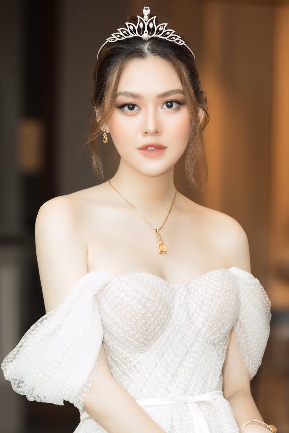 Khác biệt với các chị em, Á hậu Tường San lại trung thành với vẻ đẹp ngọt ngào trong chiếc váy xòe bồng bềnh tựa công chúa. Hiện người đẹp đã lấy chồng. (Ảnh: CTV/Vietnam+)