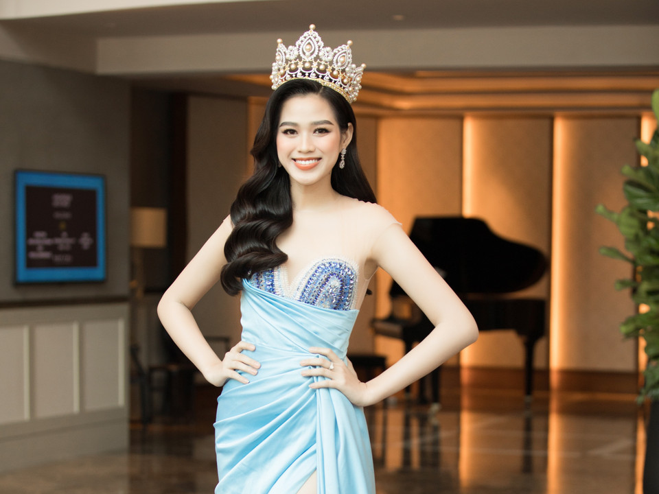 Sau bao ngày chờ đợi, cuộc thi Miss World Vietnam 2021 đã chính thức quay trở lại với họp báo khởi động diễn ra vào sáng nay, ngày 31/3. Sự kiện càng được 'hâm nóng' thêm khi các khách mời đến tham dự đều là những mặt đình đám trong cộng đồng nhan sắc. (Ảnh: CTV/Vietnam+)