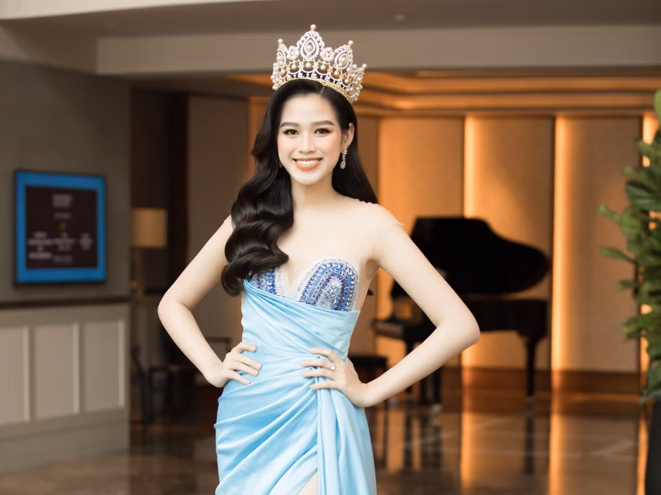 Sau bao ngày chờ đợi, cuộc thi Miss World Vietnam 2021 đã chính thức quay trở lại với họp báo khởi động diễn ra vào sáng nay, ngày 31/3. Sự kiện càng được 'hâm nóng' thêm khi các khách mời đến tham dự đều là những mặt đình đám trong cộng đồng nhan sắc. (Ảnh: CTV/Vietnam+)