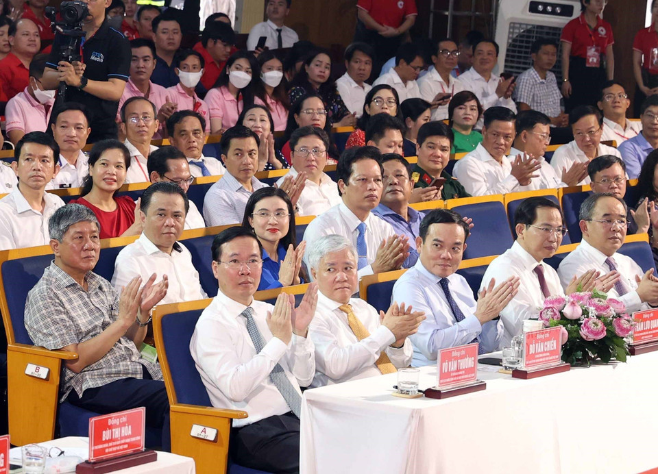 Chủ tịch nước Võ Văn Thưởng và các đại biểu dự Lễ phát động. (Ảnh: Thống Nhất/TTXVN)