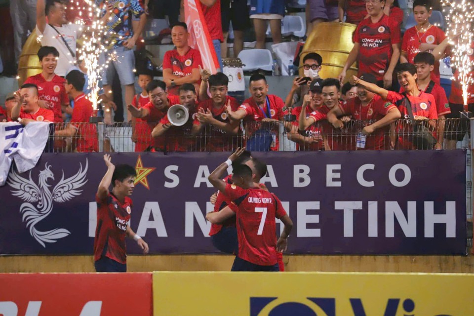 Phút thứ 35, Leo Artur mở tỷ số cho Công an Hà Nội. (Ảnh: Việt Anh/Vietnam+)