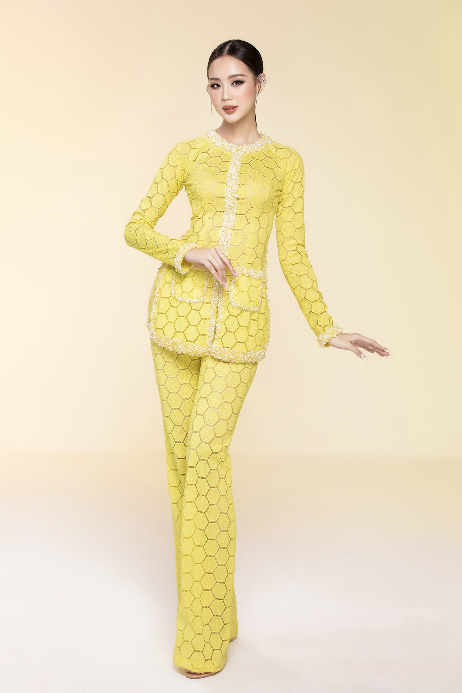 Cô đạt danh hiệu Á hậu 1 Hoa hậu Thế giới Việt Nam 2022 và trở thành đại diện Việt Nam đầu tiên đăng quang danh hiệu Hoa hậu Liên lục địa 2022, cùng danh hiệu Hoa hậu Liên lục địa châu Á và châu Đại Dương 2022. (Ảnh: CTV/Vietnam+)