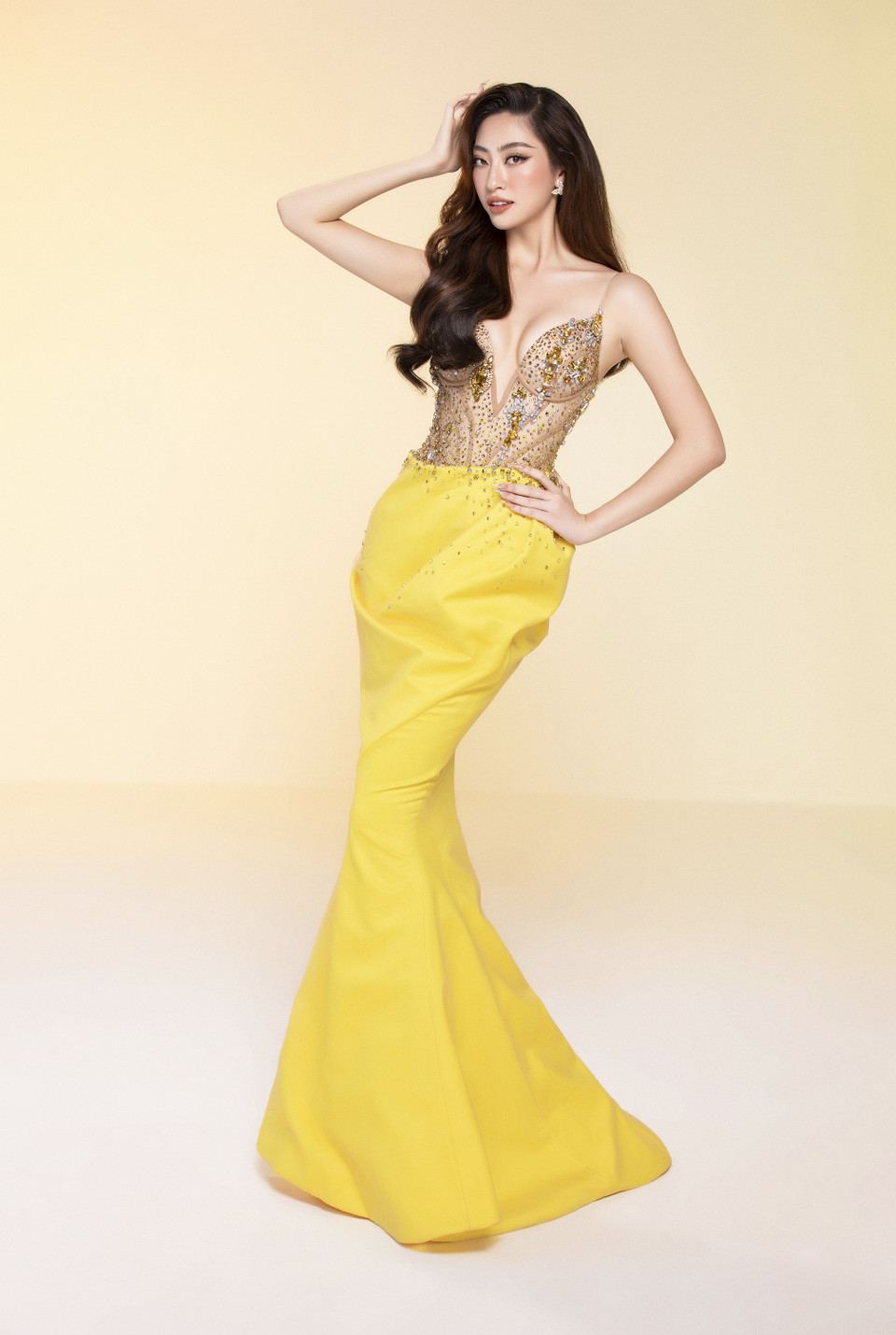 Gặt hái được thành công khi lọt top 12 tại đấu trường nhan sắc Miss World 2019, Lương Thùy Linh đang không ngừng khẳng định vị thế ở nhiều lĩnh vực như người mẫu, MC, diễn giả và mới đây là vai trò giảng viên trợ giảng. (Ảnh: CTV/Vietnam+)