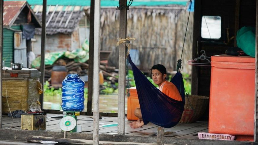 Tỉnh Hội Khmer-Việt Nam ở Kampong Chhnang nỗ lực vận động bà con khắc phục và cải thiện đời sống sinh hoạt, chuyển đổi nghề nghiệp theo tình hình thực tế. (Ảnh: Trần Long/Vietnam+)