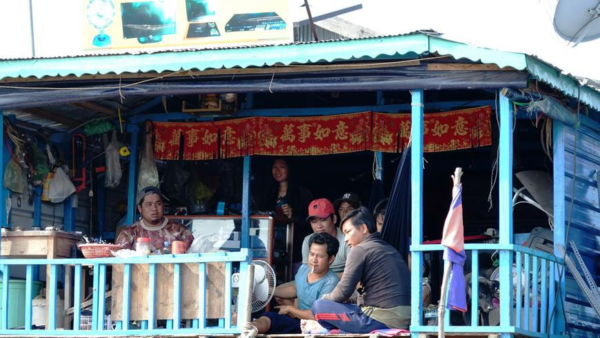  Hiện việc di dời các làng nổi trên sông là chủ trương nhất quán của Chính phủ Campuchia nhằm đảm bảo thực thi các quy định của Campuchia về đánh bắt hải sản, môi trường và quản lý bờ sông thành phố vệ sinh, sạch đẹp. (Ảnh: Trần Long/Vietnam+)