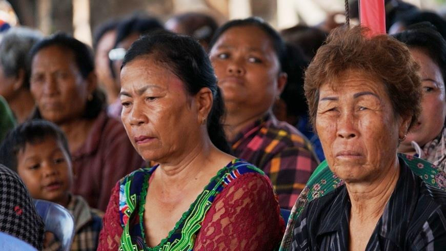 Từ khi di dời, bắt đầu từ tháng 10/2018 đến nay, chính quyền tỉnh sở tại đã hỗ trợ khám bệnh, điều trị miễn phí cho bà con. Điểm tái định cơ tạm thời của cộng đồng người gốc Việt nằm cách bờ sông khoảng 3-4km. (Ảnh: Trần Long/Vietnam+)