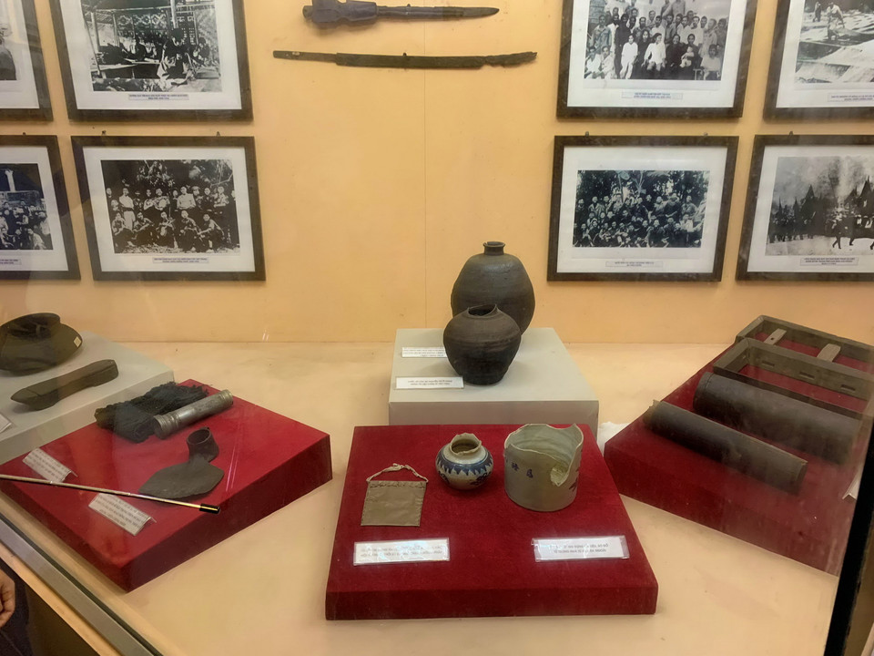 Bảo tàng hiện còn lưu giữ rất nhiều hiện vật của các công nhân một thời vừa sản xuất vừa chiến đấu ác liệt… (Ảnh: Xuân Mai/Vietnam+)