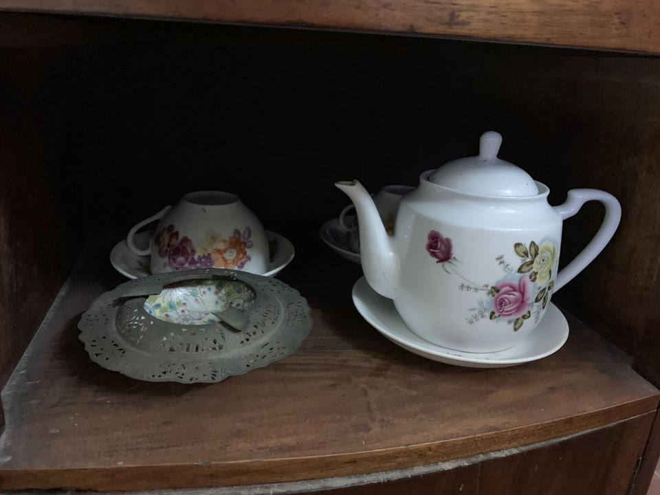 Những đồ dùng Bác Hồ từng sử dụng khi đến ở Nhà máy Dệt Nam Định. (Ảnh: Xuân Mai/Vietnam+)