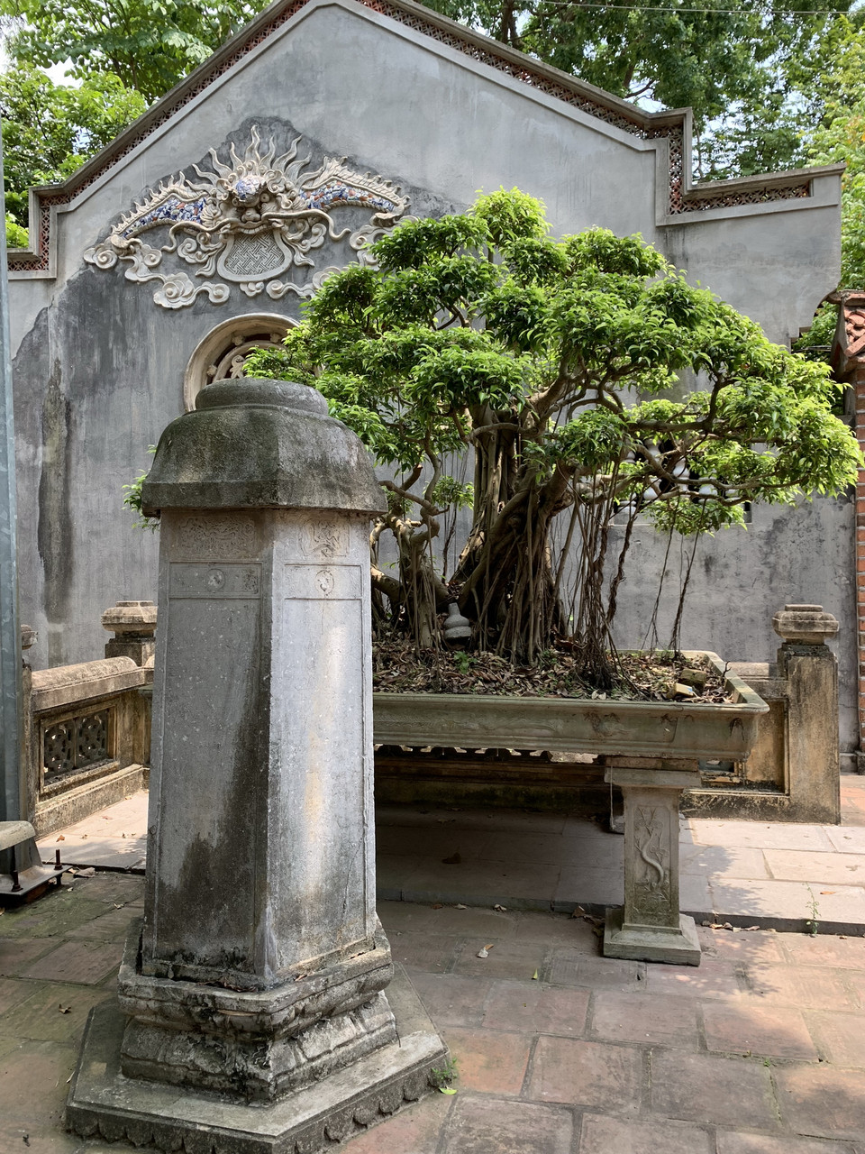 Theo bia tháp cổ ghi lại, năm Thuận Thiên Nguyên Niên (1010), Vua Lý Thái Tổ cử hai quan trong triều là Nguyễn Đạo Thành và Phạm Hạt thiết kế đồ án, lo việc kiến thiết 8 ngôi chùa, trong đó có chùa Vĩnh Nghiêm ngày nay.(Ảnh: M.Mai/Vietnam+)