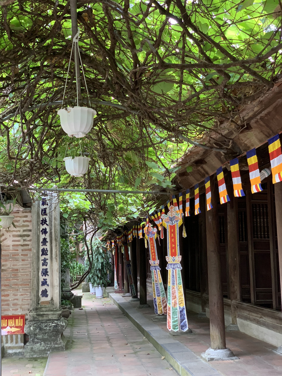 Chùa Vĩnh Nghiêm được công nhận di tích kiến trúc nghệ thuật quốc gia năm 1964. Lễ hội chùa được công nhận di sản văn hóa phi vật thể quốc gia năm 2013. Tháng 12-2015, Thủ tướng Chính phủ quyết định xếp hạng chùa là di tích quốc gia đặc biệt. (Ảnh: M.Mai/Vietnam+)