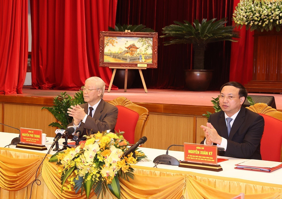 Tổng Bí thư Nguyễn Phú Trọng làm việc với cán bộ chủ chốt tỉnh Quảng Ninh. (Ảnh: Trí Dũng/TTXVN)