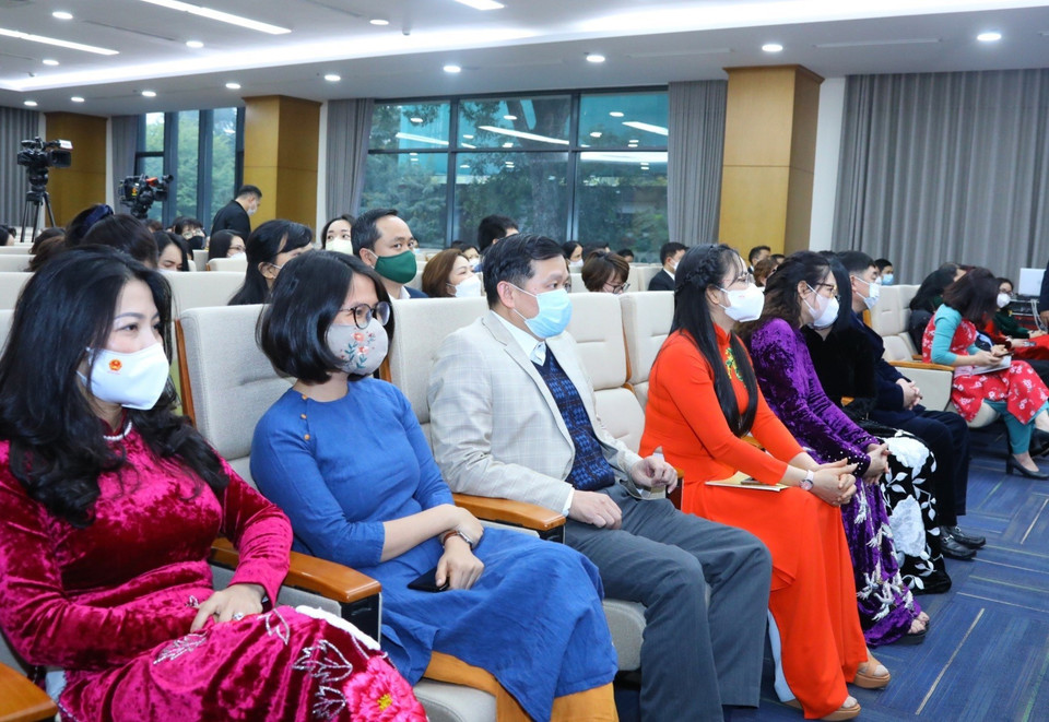 Các đại biểu cùng cán bộ, phóng viên, biên tập viên Báo Đại biểu nhân dân dự hội nghị. (Ảnh: Văn Điệp/TTXVN)