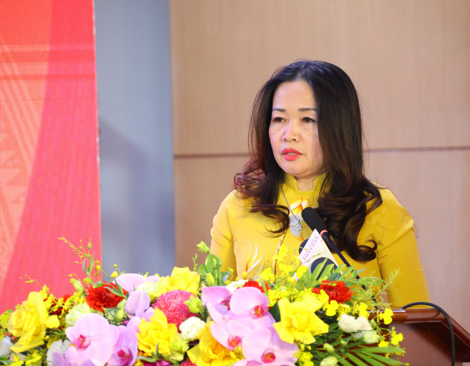 Phó Tổng biên tập phụ trách Báo Đại biểu nhân dân Phạm Thị Thanh Huyền phát biểu. (Ảnh: Văn Điệp/TTXVN)