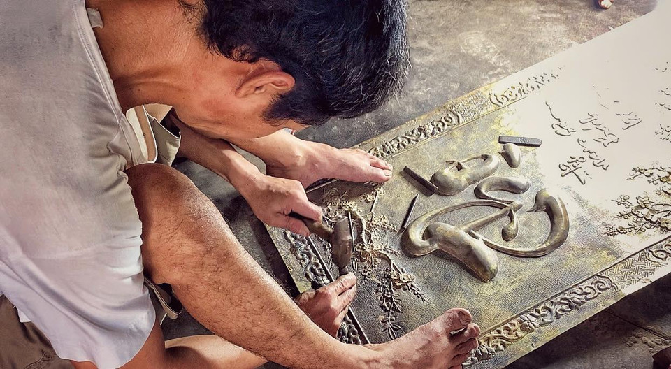 Tuy mỗi làng nghề đều có bí quyết để tạo nên dấu ấn riêng cũng như tinh thần và nét độc đáo cho từng sản phẩm của mình, nhưng làng nghề Đồng Xâm hiện nay vẫn là địa chỉ khẳng định được vị thế trên thị trường. (Ảnh: M.Mai/Vietnam+)