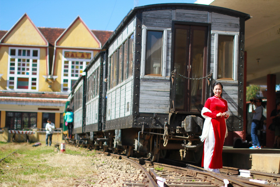 Ga Đà Lạt là nhà ga tàu hỏa cổ nhất Đông Dương còn sót lại. Nhà ga được người Pháp xây dựng từ năm 1932 đến 1938 thì hoàn thành, là nhà ga đầu mối trên tuyến Đường sắt Phan Rang-Đà Lạt dài 84 km. (Ảnh: Xuân Mai/Vietnam+)