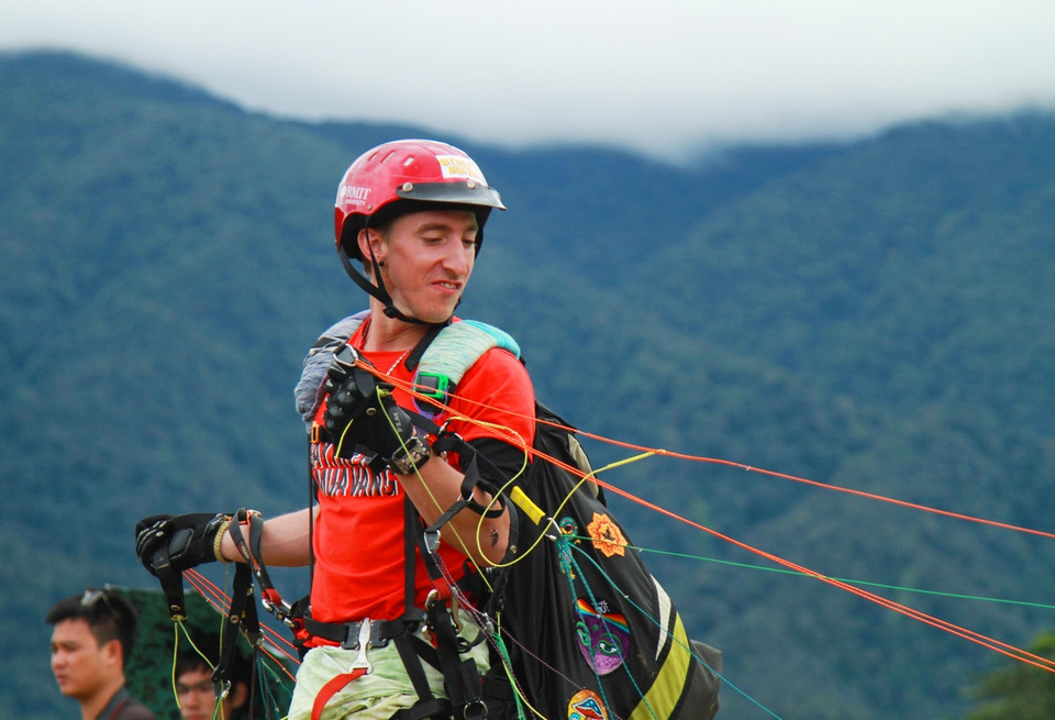 Sami, phi công đến từ Đức hào hứng chuẩn bị 'xuất phát.' (Ảnh: Xuân Mai/Vietnam+)