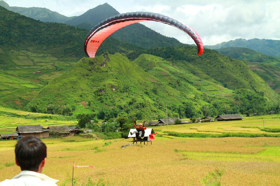Hạ cánh an toàn. (Ảnh: Hoàng Hiệp/Vietnam+)