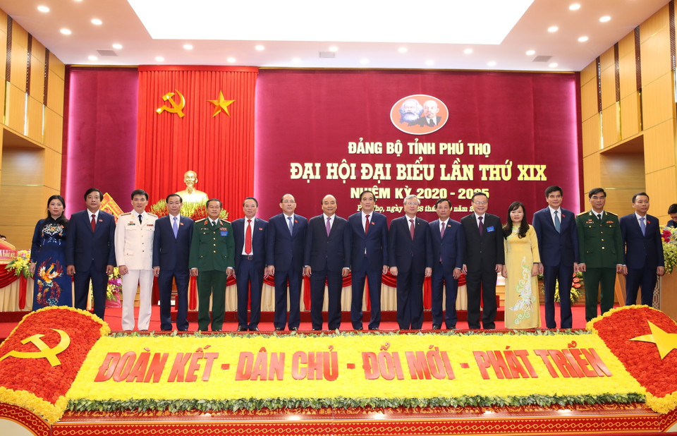 Thủ tướng Nguyễn Xuân Phúc với các đại biểu dự khai mạc Đại hội. (Ảnh: Dương Giang/TTXVN)