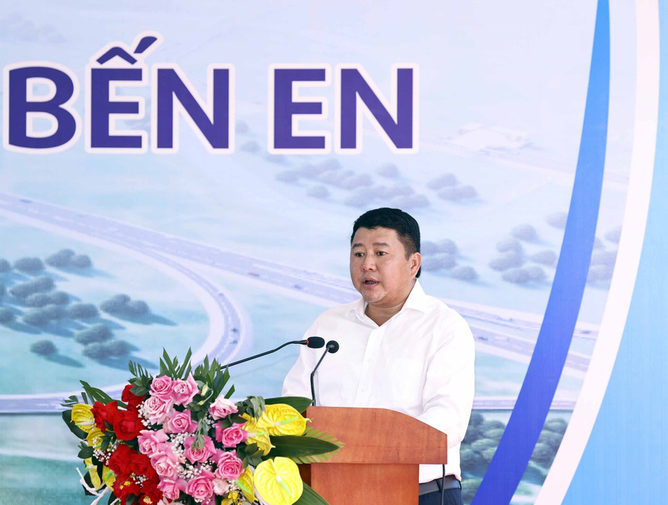 Ông Mai Xuân Thông, Chủ tịch Hội đồng quản trị Tập đoàn Xây dựng Miền Trung - đại diện cho các đơn vị thi công - phát biểu. (Ảnh: Thống Nhất/TTXVN)