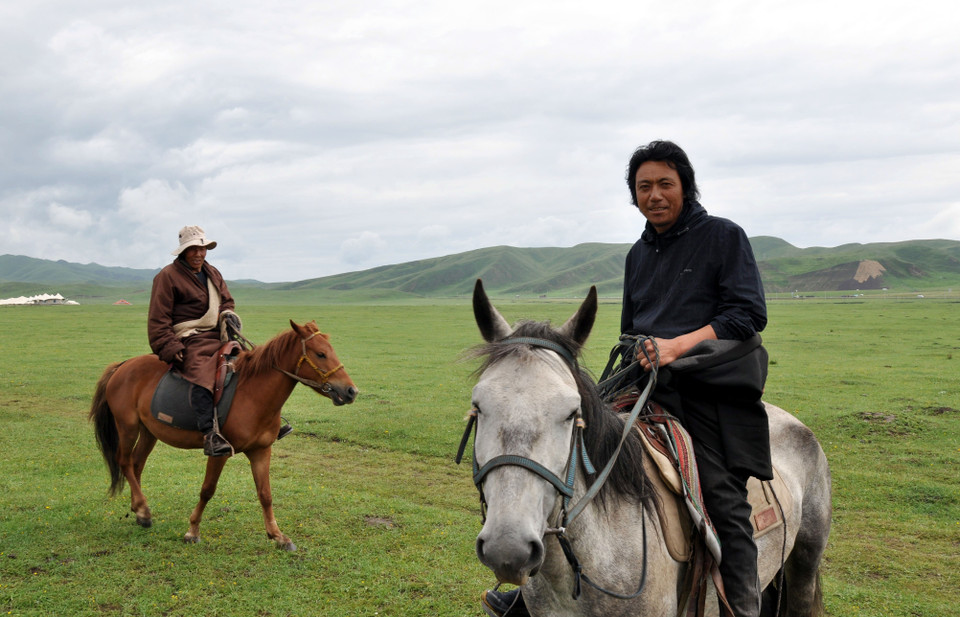Tổ chức các điểm danh lam thắng cảnh, mở rộng dịch vụ du lịch, từ đó tạo ra giá trị phát triển rất lớn, danh tiếng thảo nguyên Cam Nam từ đó cũng được biết đến nhiều hơn.(Nguồn: Vietnam+)