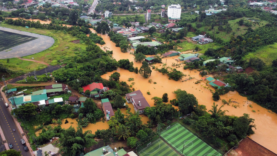 Trung tâm thành phố Gia Nghĩa ngập do mưa lớn kéo dài. (Ảnh: TTXVN phát)