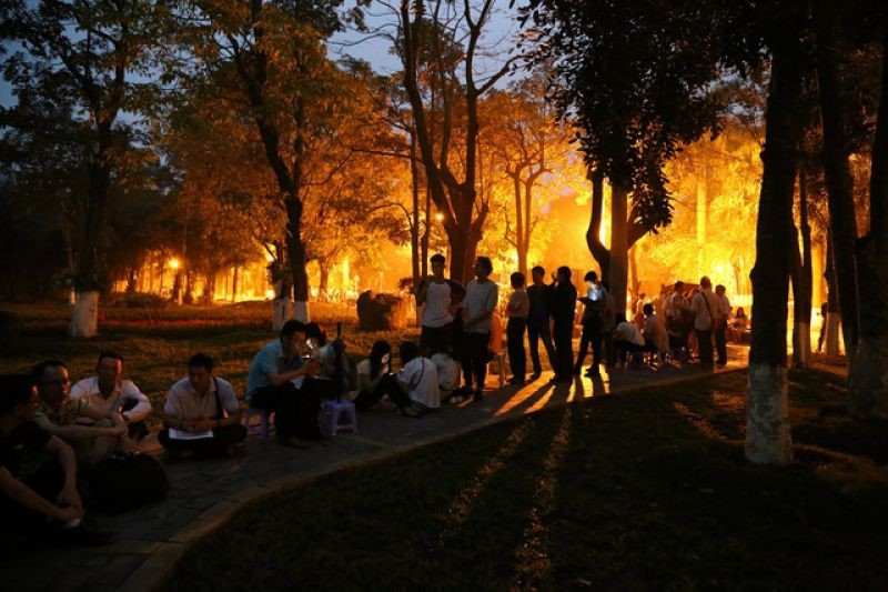 Chị Hà An, một khách hàng thân quen của Ecopark, cho biết: 'trước Sky Oasis, đã nhiều lần thị trường bất động sản Hà Nội chứng kiến hiện tượng khách xếp hàng qua đêm để chờ mua căn hộ Ecopark. Nhưng đông đến hàng nghìn khách xếp hàng dài để tham quan nhà mẫu và mua nhà như Sky Oasis thì chưa có tiền lệ ở cả Ecopark và Hà Nội.'